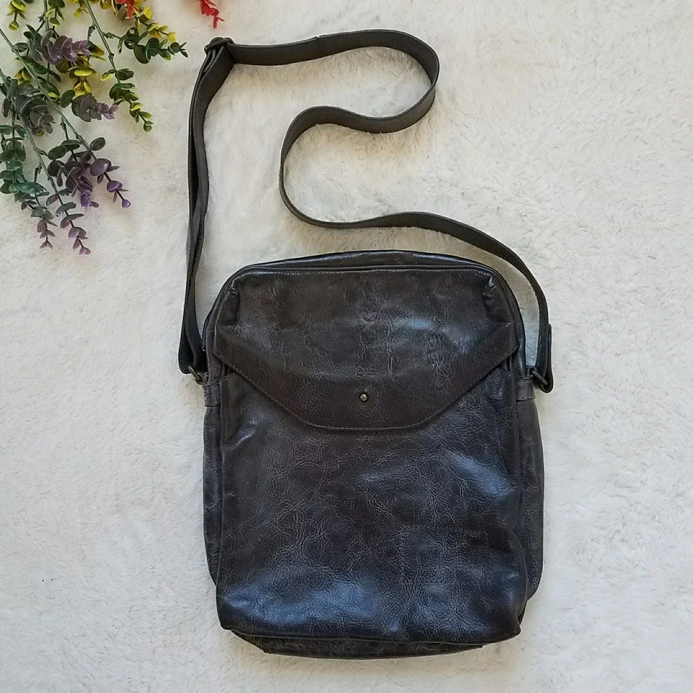 Banana Republic Vintage Leather Messenger Bag